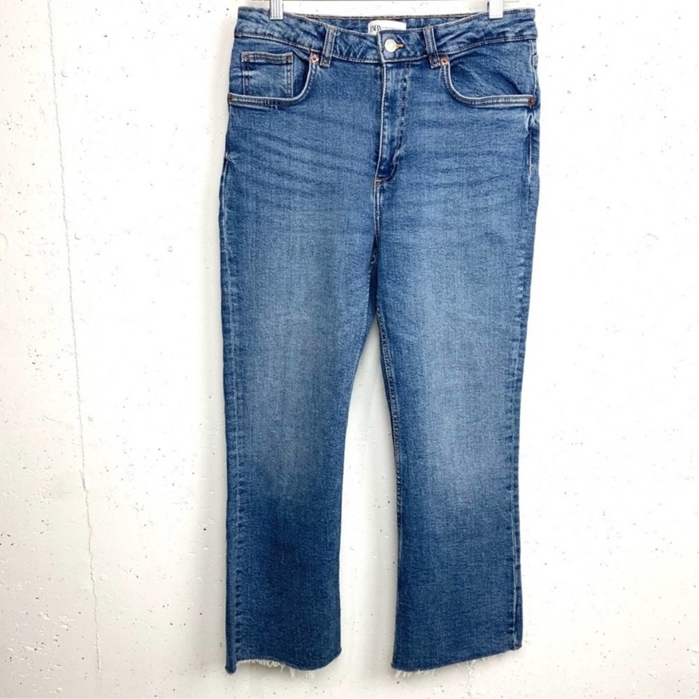 Zara Women's High Rise Cropped Boot Cut Raw Hem Jeans Blue Zip Closure Size 8